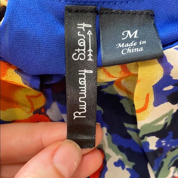 Runway Story Dress.  Medium. - Picture 4 of 4